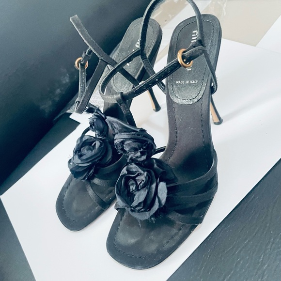 Miu Miu Black Floral Strappy Sandals - Picture 4 of 16